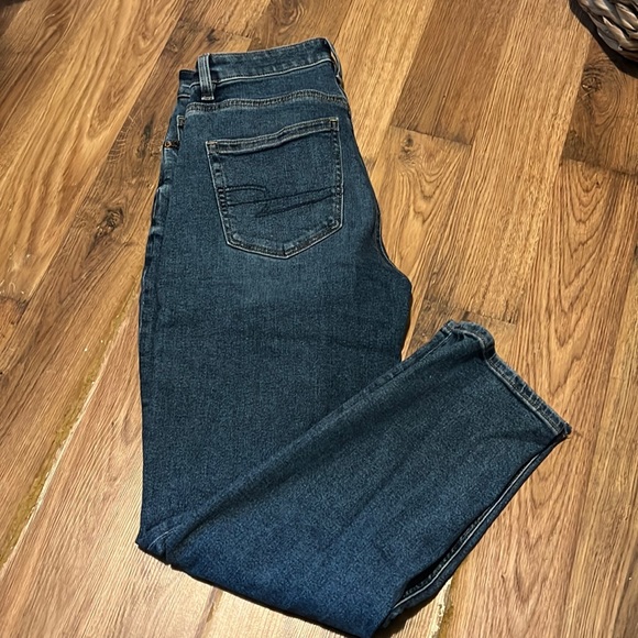 American Eagle Stretch Mom Jeans Medium Wash Size 4 Short - Picture 2 of 5